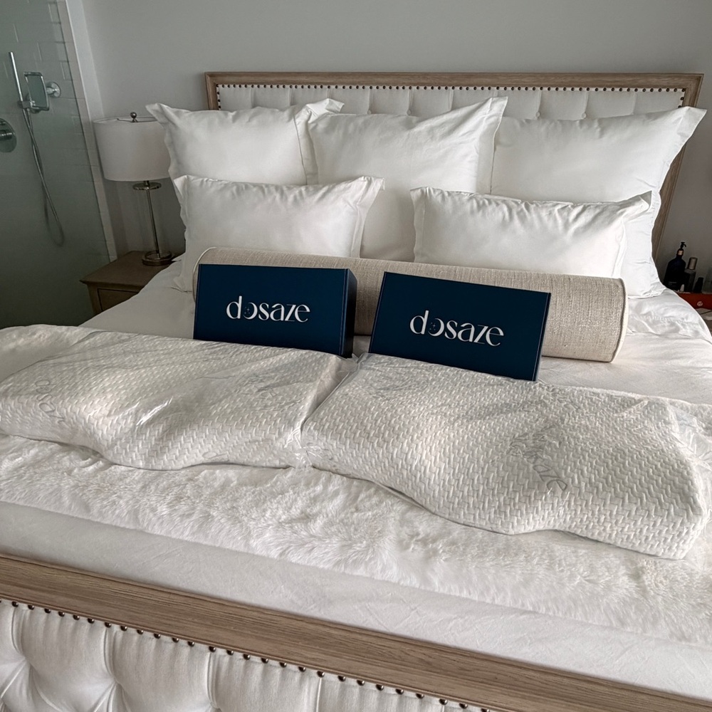 2 dosaze pillows 😴 BRAND NEW!